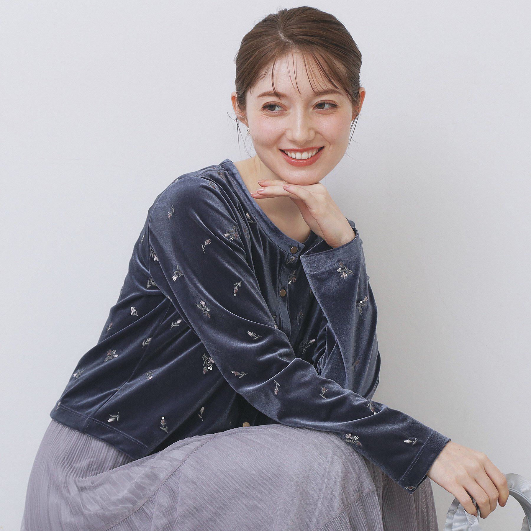 index「小花刺繍ベロアショートカーディガン【洗濯機OK】」|カーディガン|ネイビー(094)