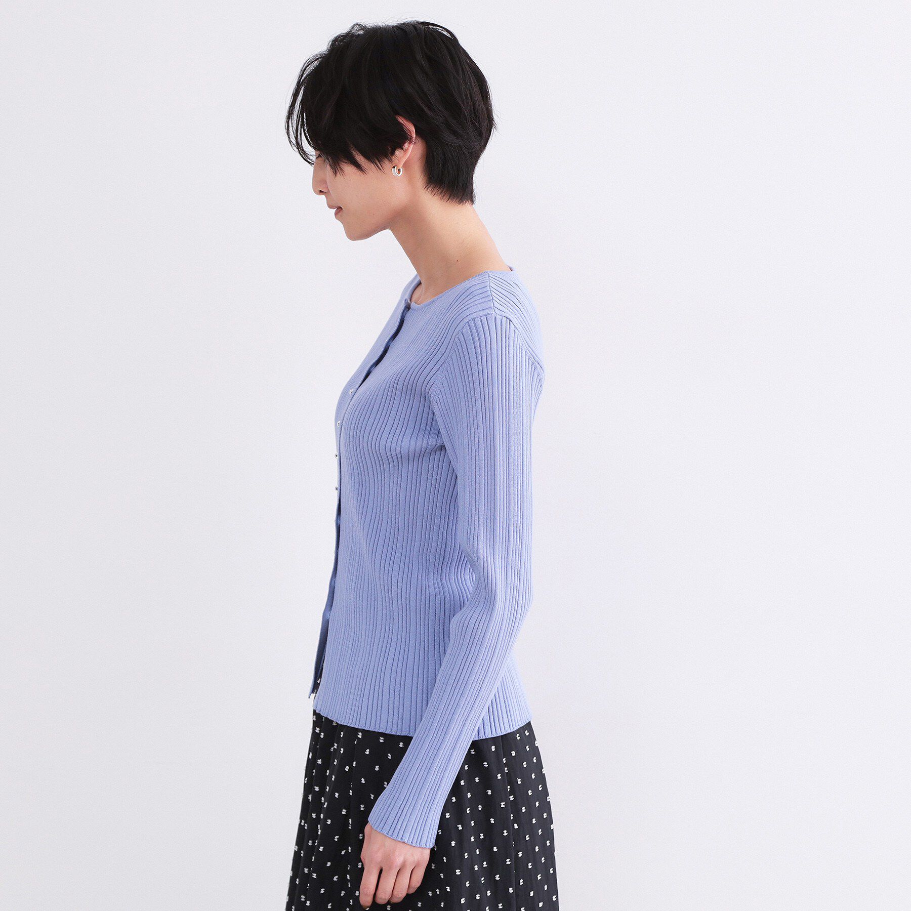 OPAQUE.CLIP「シルバー多ボタン ランダムリブニットカーディガン【洗濯機OK】」|カーディガン|