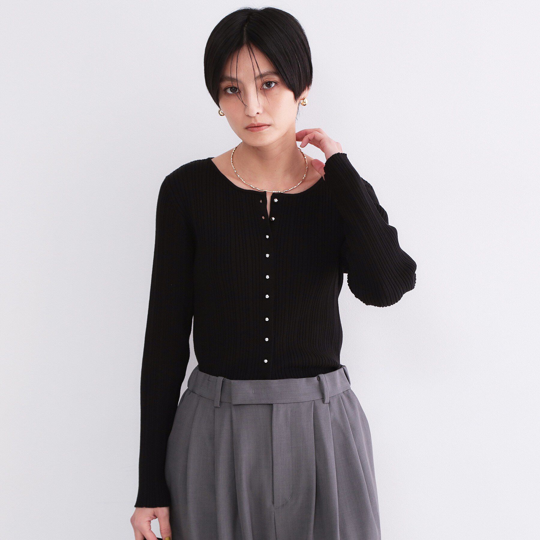 OPAQUE.CLIP「シルバー多ボタン ランダムリブニットカーディガン【洗濯機OK】」|カーディガン|ブラック(019)