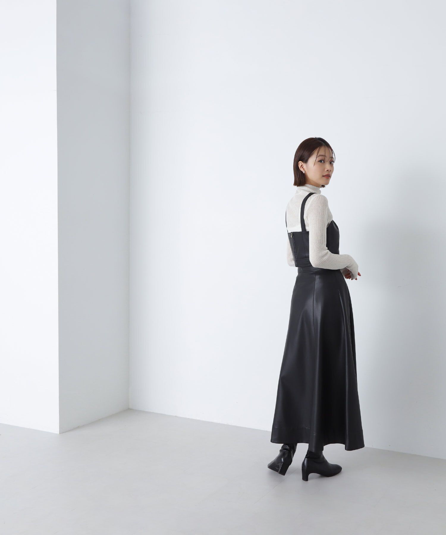  「フェイクレザービスチェ＆スカート」|ワンピース|