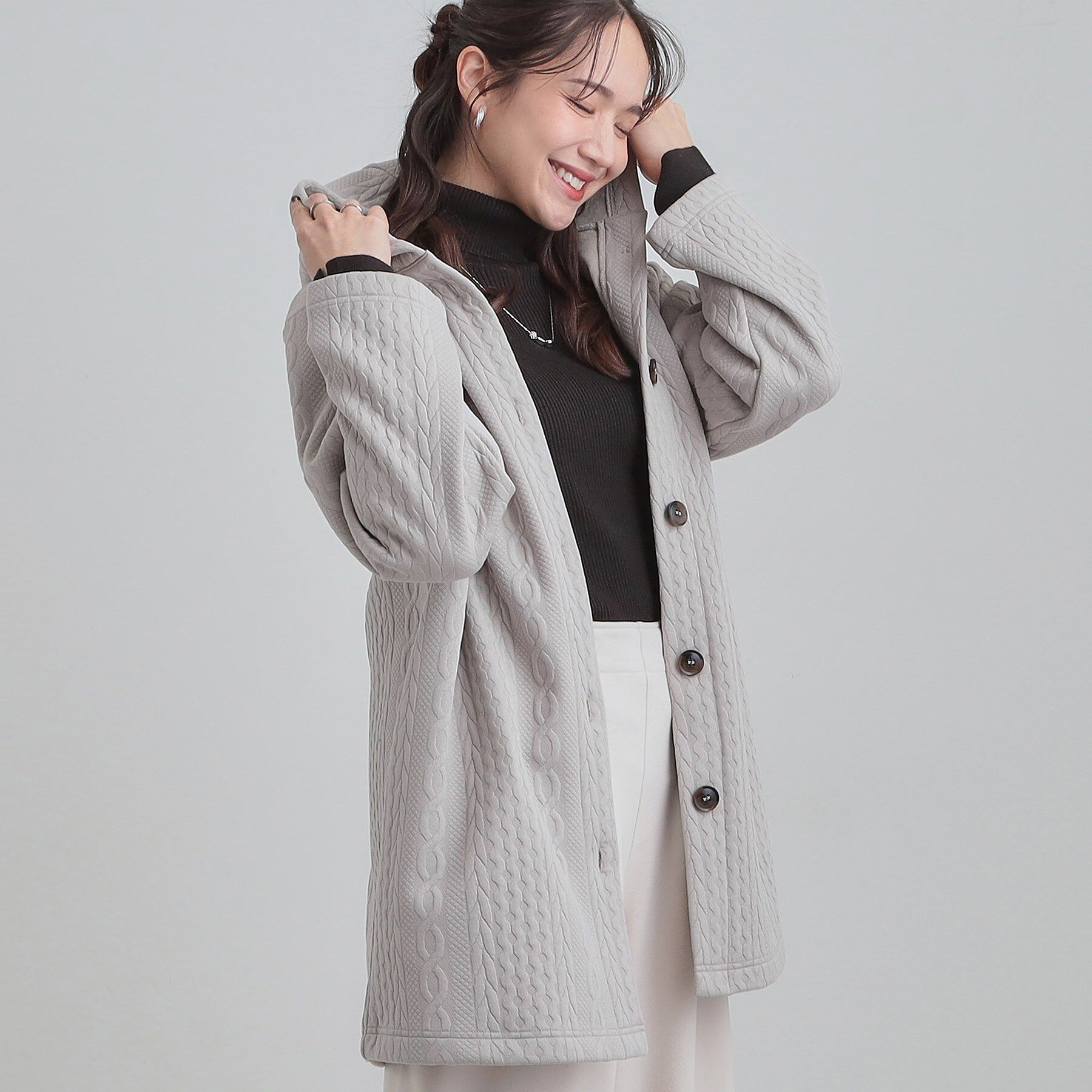 SHOO･LA･RUE「【裏面ベロアであったか】体型をカバーしながらスマートに魅せる ケーブルジャガードコーディガン」|カーディガン|ライトベージュ(05