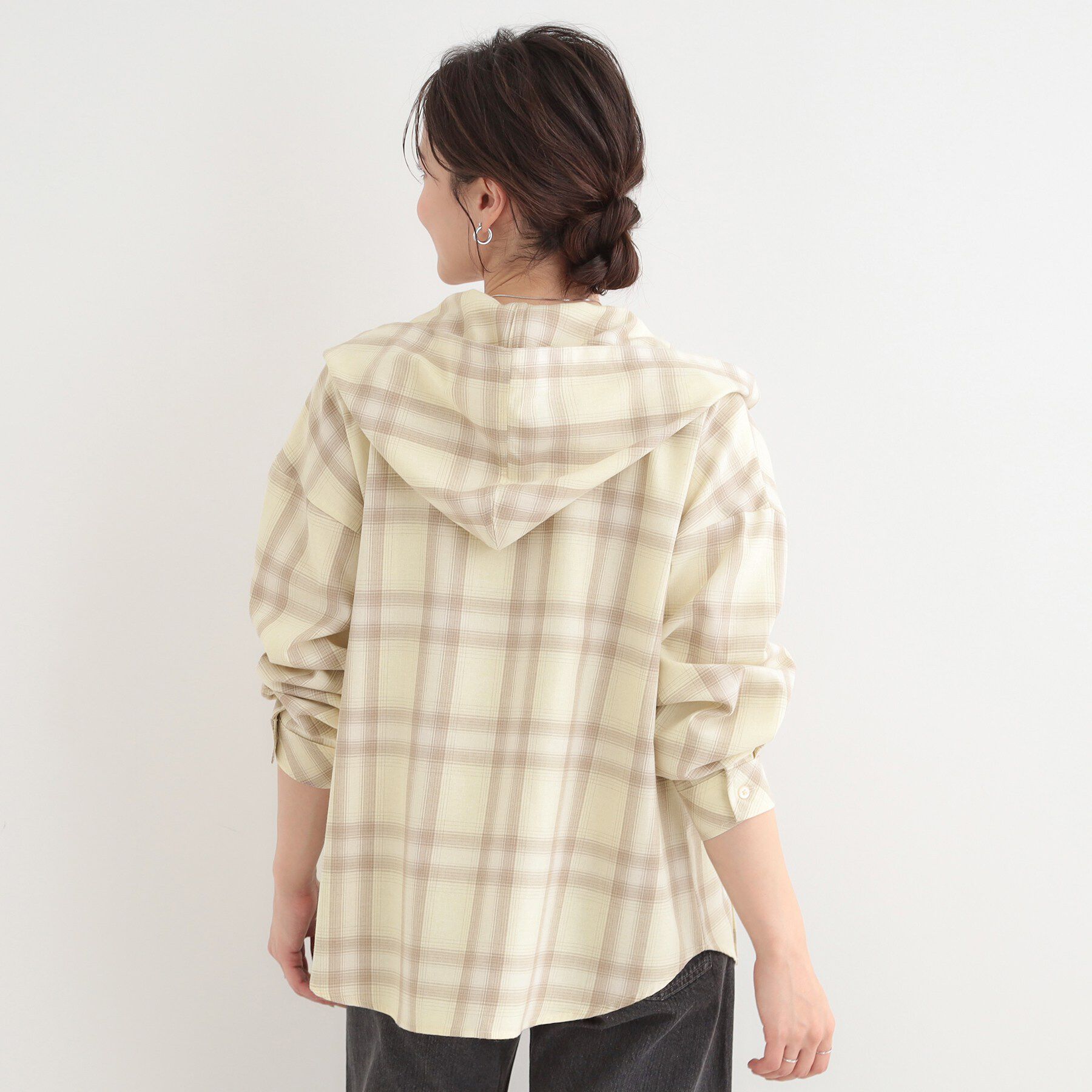 SHOO･LA･RUE「【洗濯機可/S-LL】涼しげで軽やかな フードチェックシャツ」|シャツ・ブラウス|