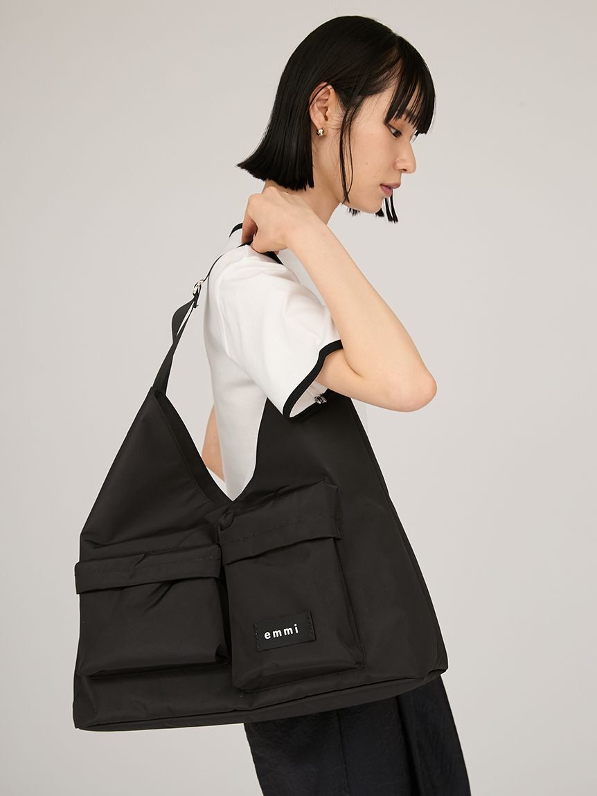 emmi atelier「トライアングルショルダーバッグ」|ショルダー・メッセンジャー|BLK