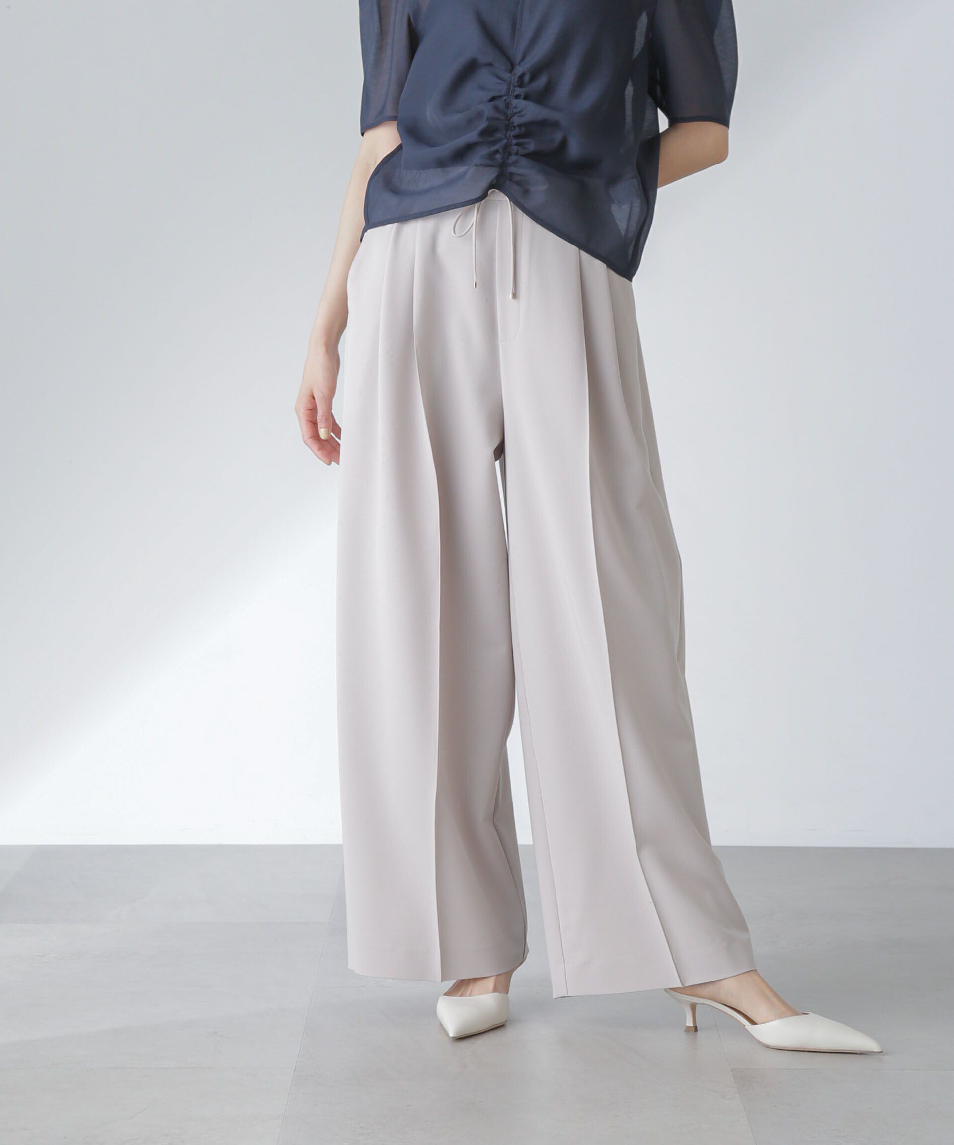 nano･universe「ピンタックイージーワイドパンツ」|チノ|グレージュ3