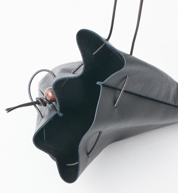  「【MEYAME（メヤメ）】レザー巾着バッグ」|クラッチバッグ|