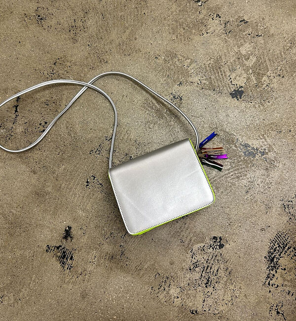 NOMINE「【cheek】Line mini shoulder カラーライン ショルダーバッ」|ショルダー・メッセンジャー|シルバー