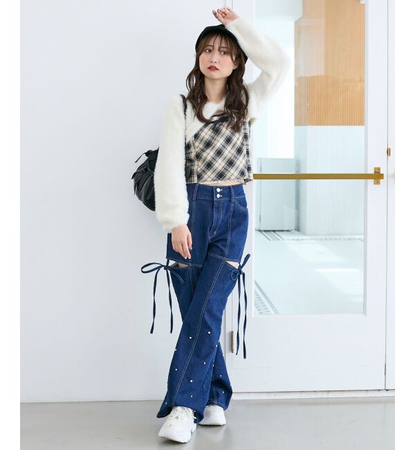  「スリットビジューフレアデニムパンツ」|デニム|