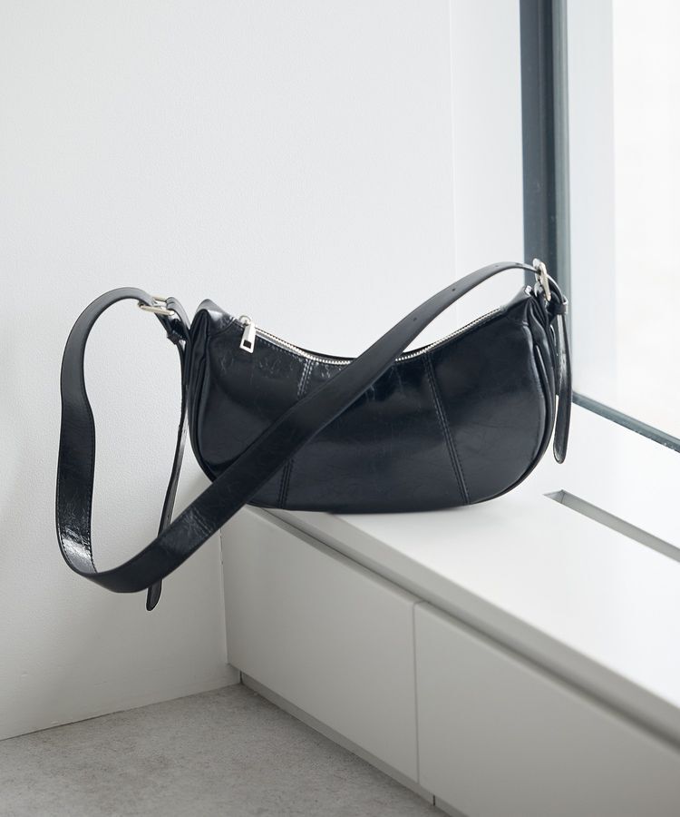 earth music&ecology「ハーフムーンバッグ」|ハンドバッグ|Black