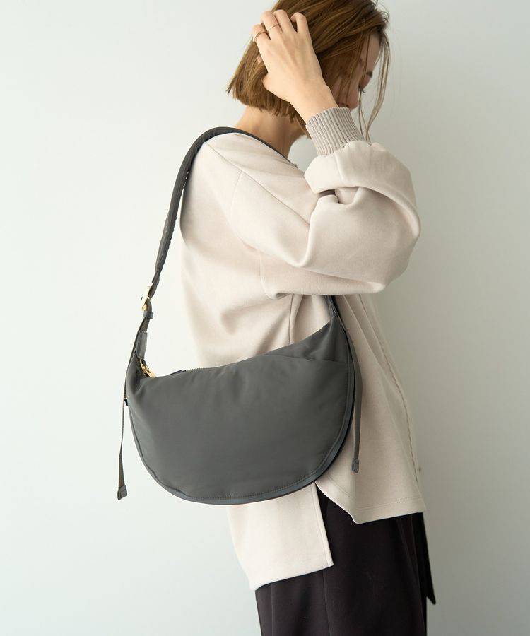 YECCA VECCA「story.ハーフムーンクロスボディ」|ショルダー・メッセンジャー|