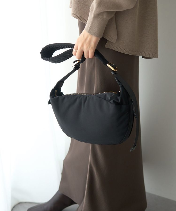 YECCA VECCA「story.ハーフムーンクロスボディ」|ショルダー・メッセンジャー|