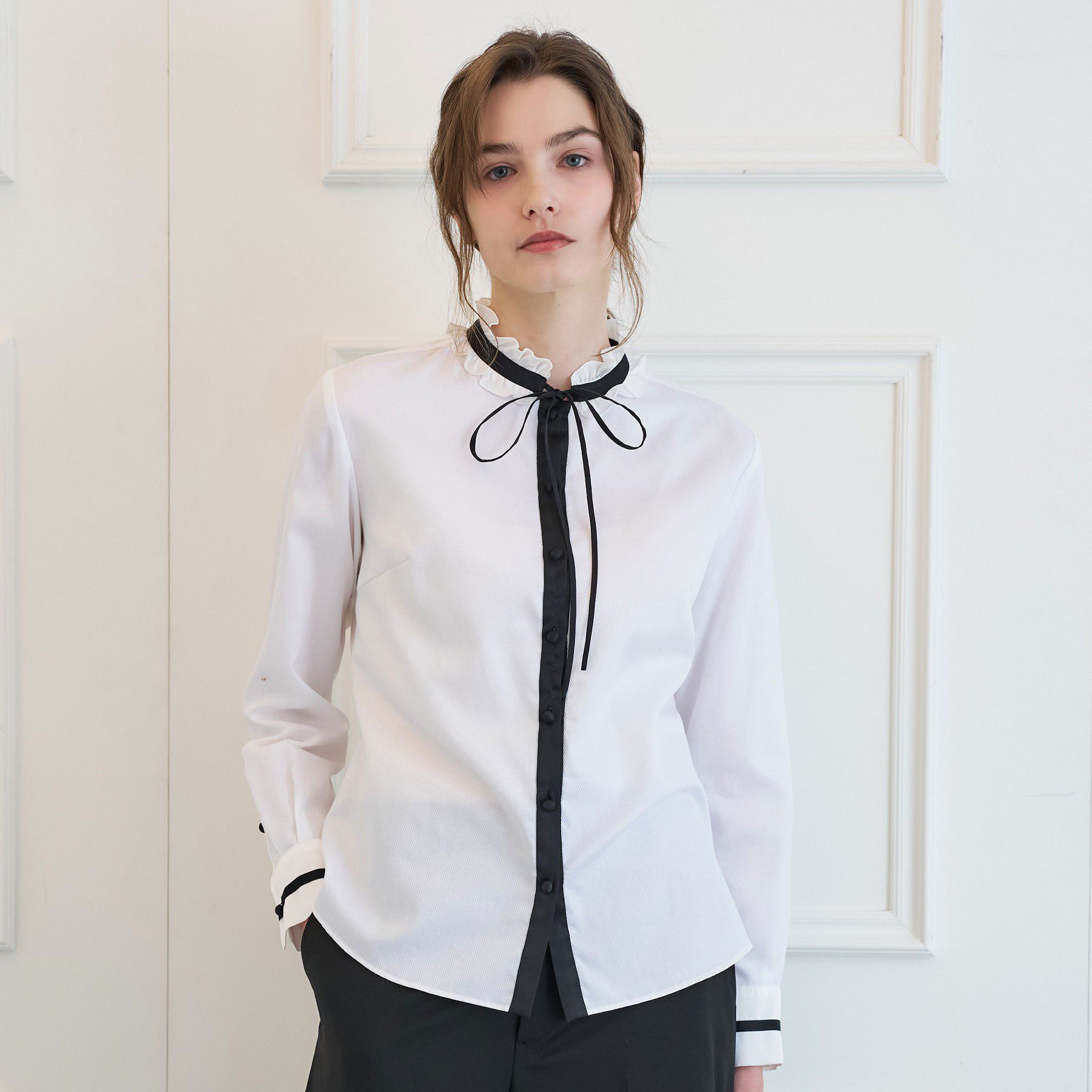 DRESSTERIOR「バイカラーリボンタイフリルネックブラウス」|シャツ・ブラウス|オフホワイト(003