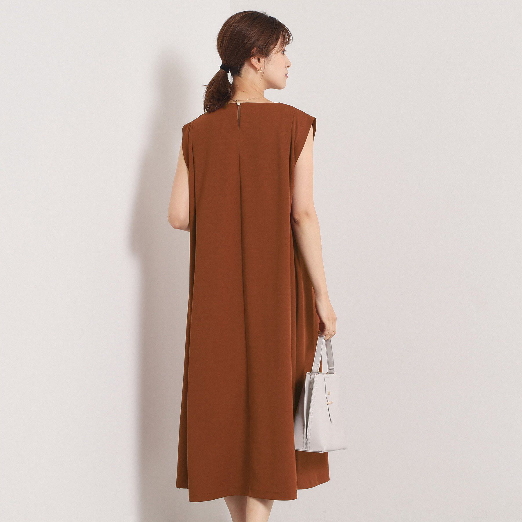 ITS&rsquo;DEMO「【冷感／吸水速乾／透け防止／洗濯機OK】カットジョーゼットタックワンピース」|ワンピース|