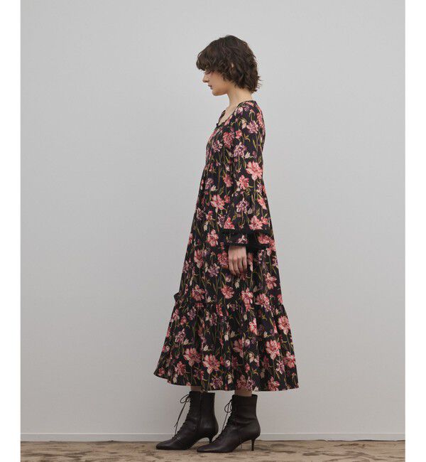 GRACE CONTINENTAL「ボタニカルプリントティアードワンピース」|ワンピース|