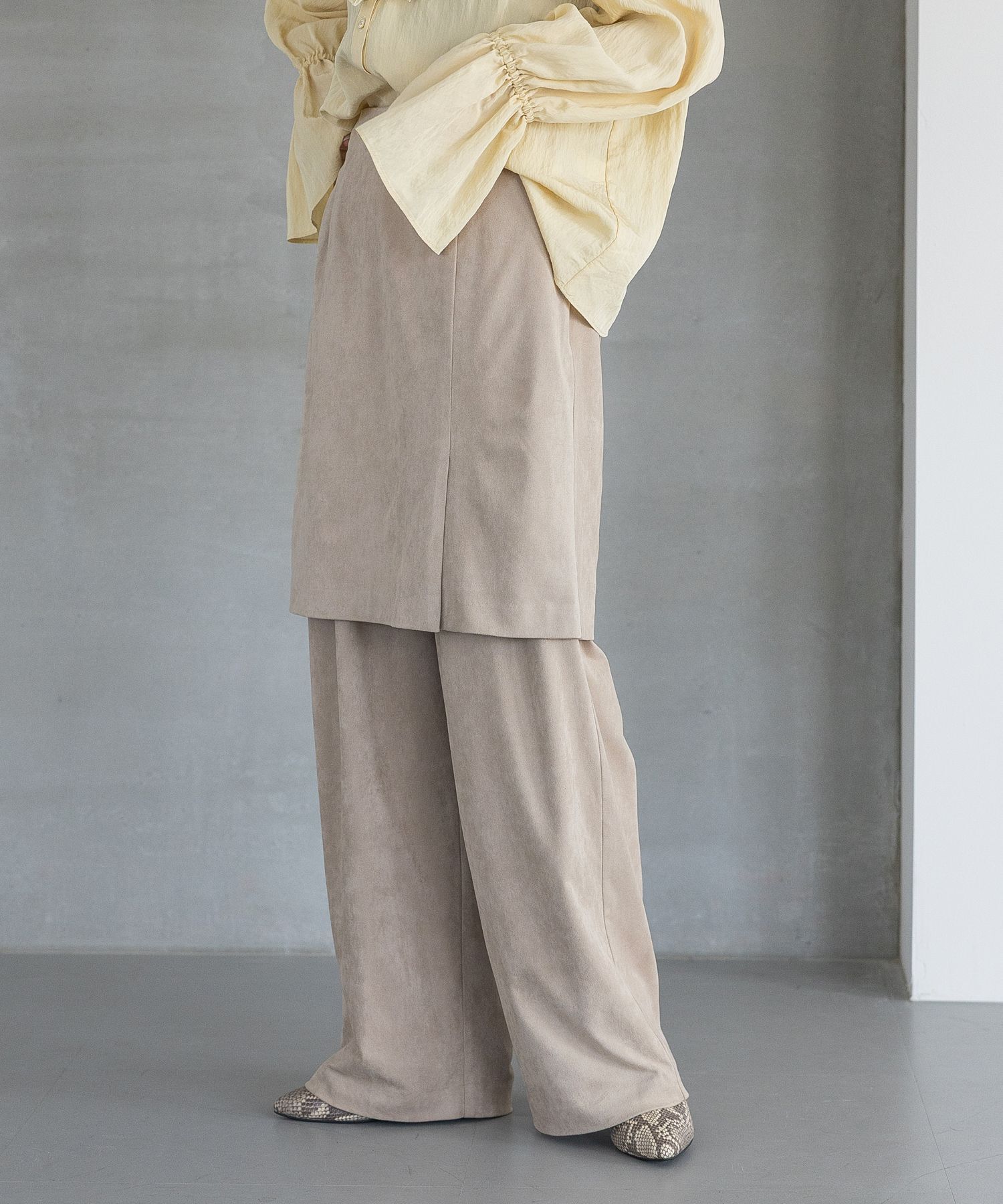 A part by 「フェイクスエードスカートツキパンツ」|チノ|ベージュ