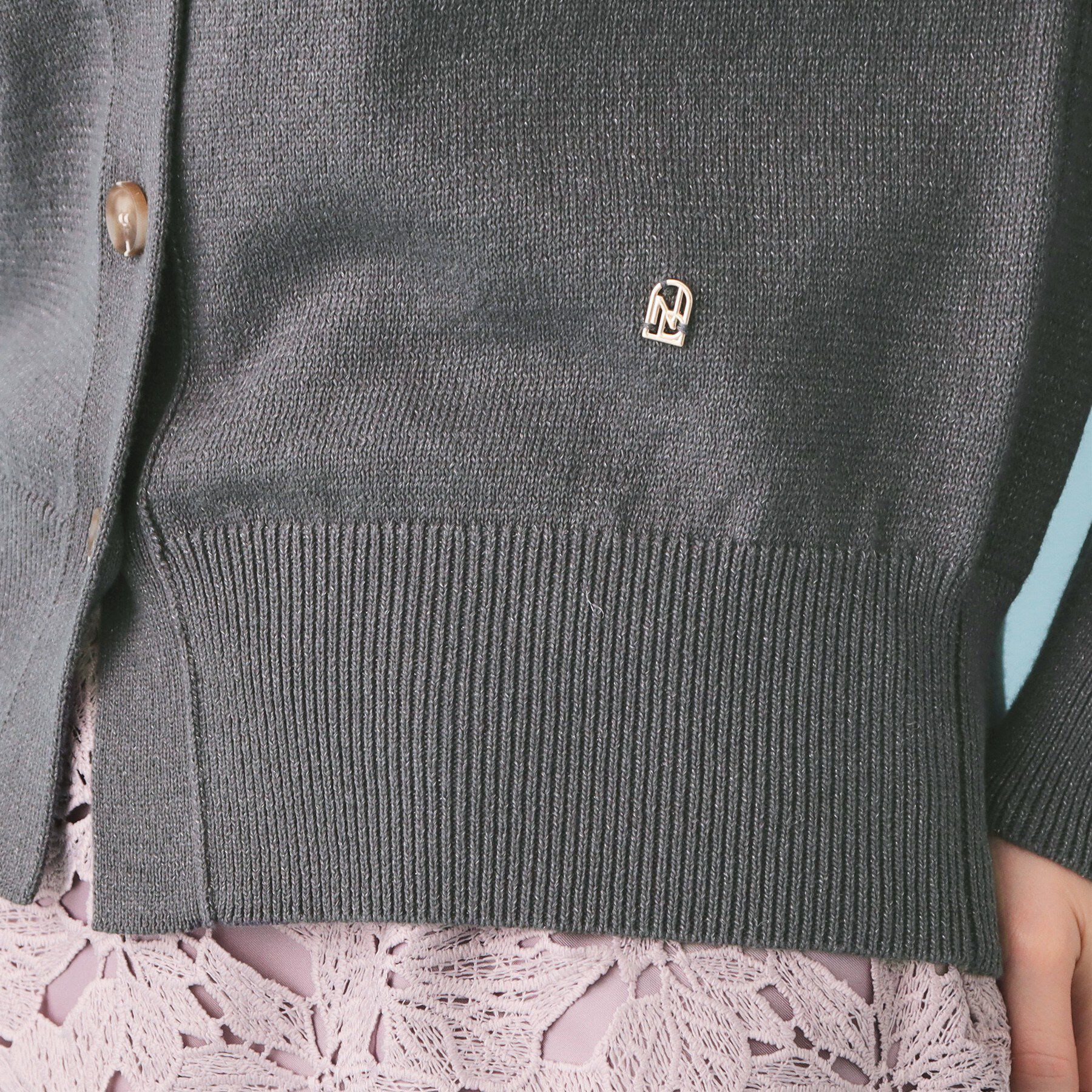 index「ラメリリースリットVネックカーディガン【洗濯機OK】」|カーディガン|