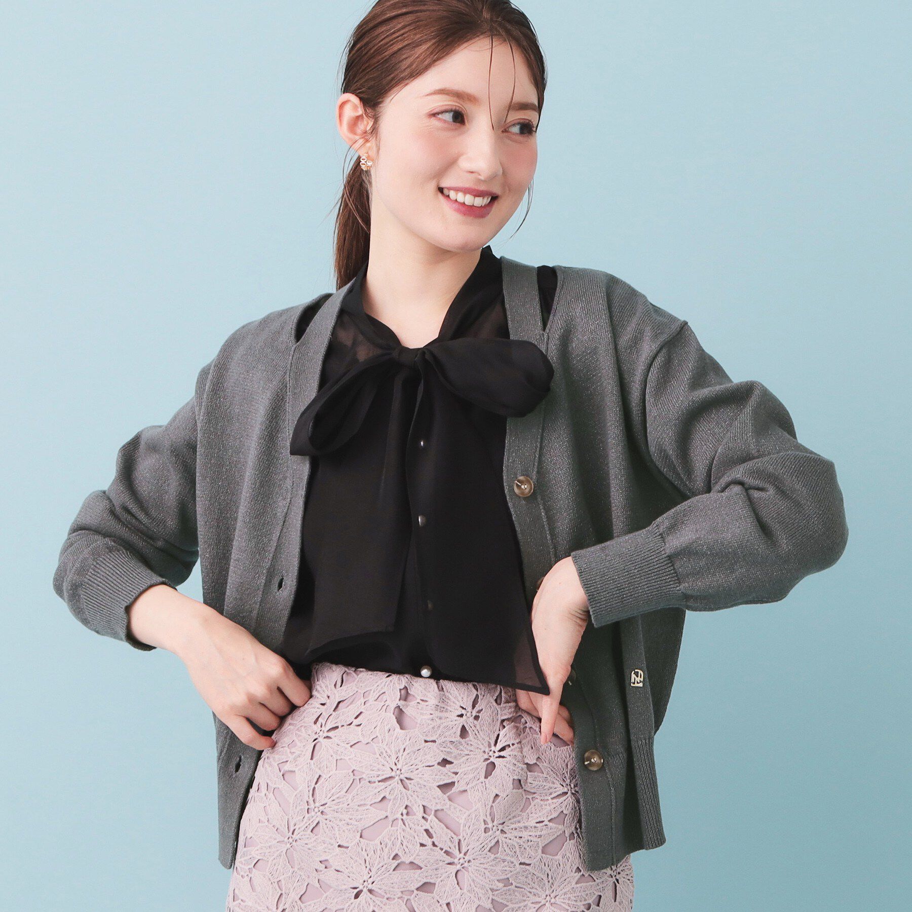 index「ラメリリースリットVネックカーディガン【洗濯機OK】」|カーディガン|チャコールグレー(0