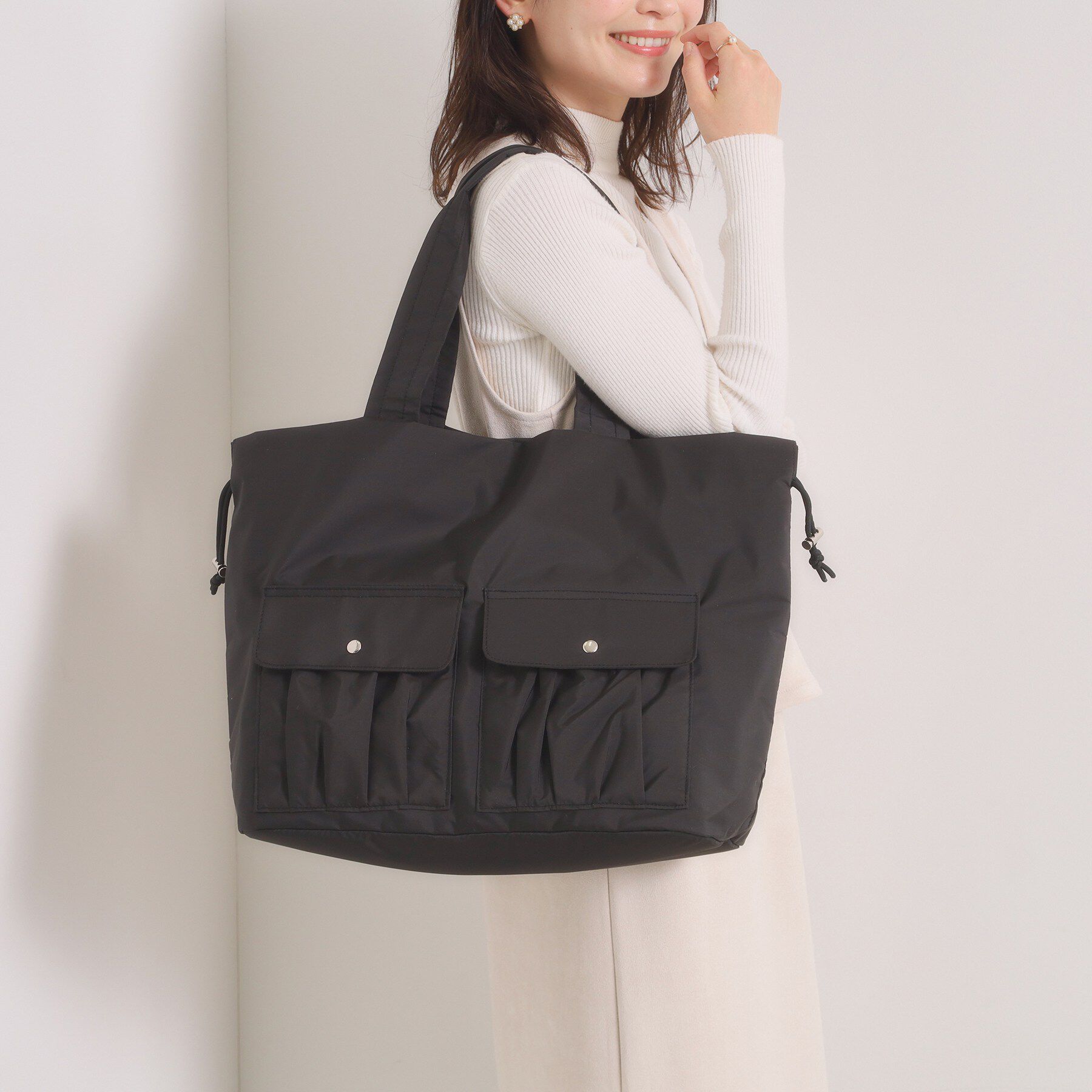 ITS&rsquo;DEMO「【8ポケット／A4対応】撥水Wポケットドロストトート」|トートバッグ|ブラック(019)