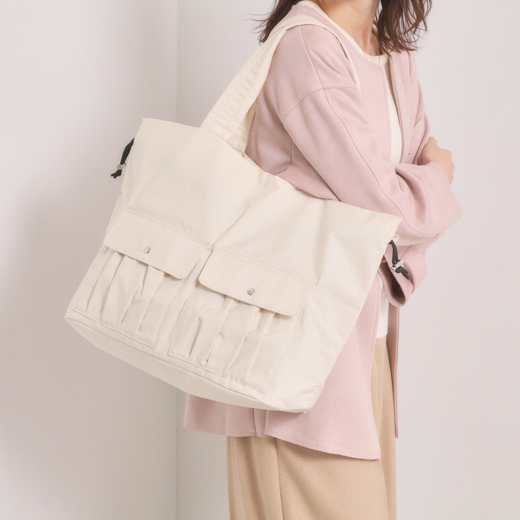 ITS&rsquo;DEMO「【8ポケット／A4対応】撥水Wポケットドロストトート」|トートバッグ|ライトベージュ(05