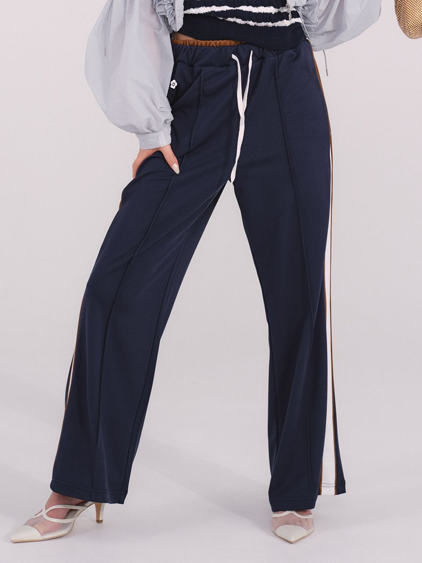 LILY BROWN「【LILY BROWN&times;MARY QUANT】デイジー刺繍セミフレアトラックパンツ」|チノ|