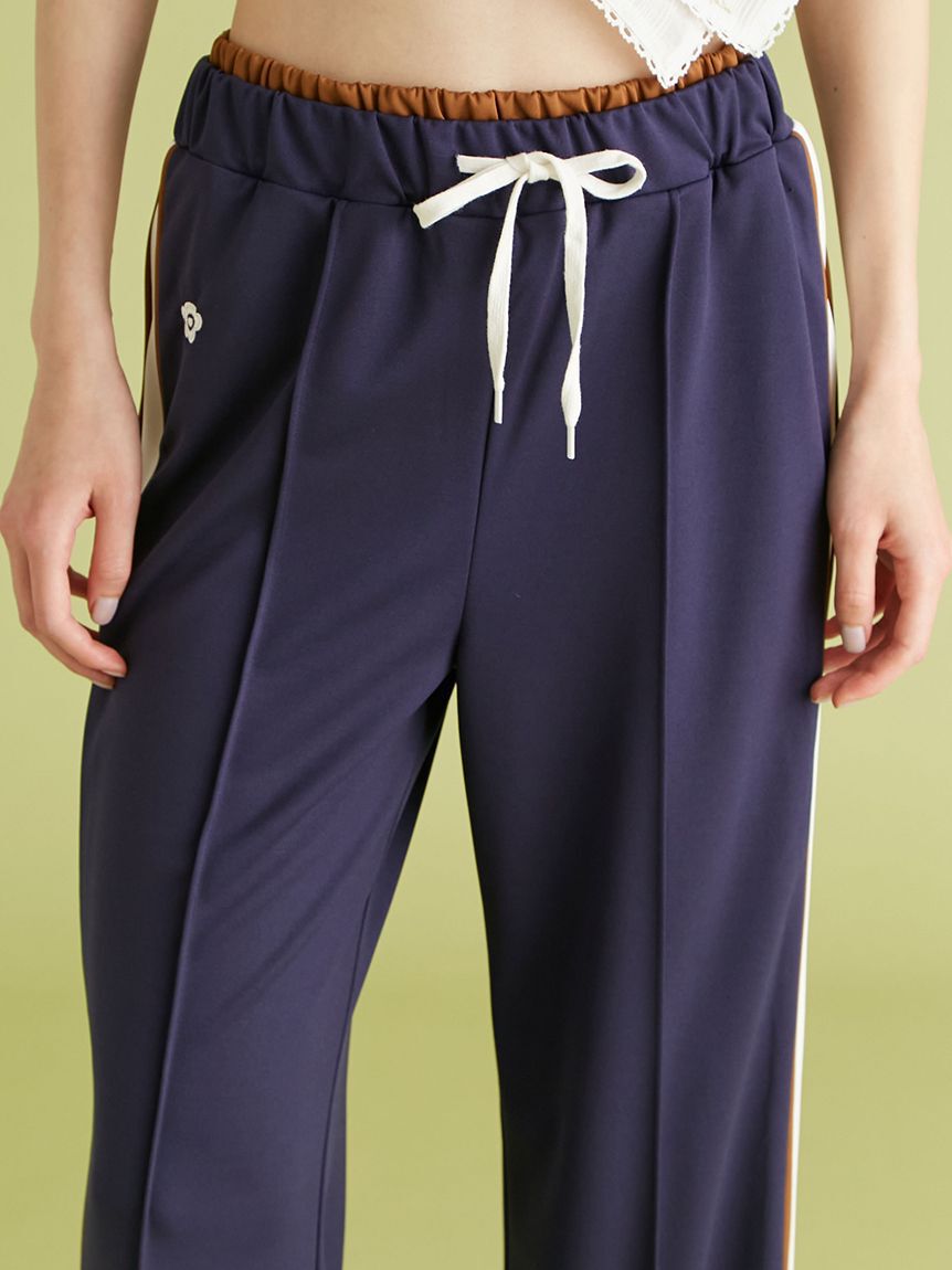 LILY BROWN「【LILY BROWN&times;MARY QUANT】デイジー刺繍セミフレアトラックパンツ」|チノ|