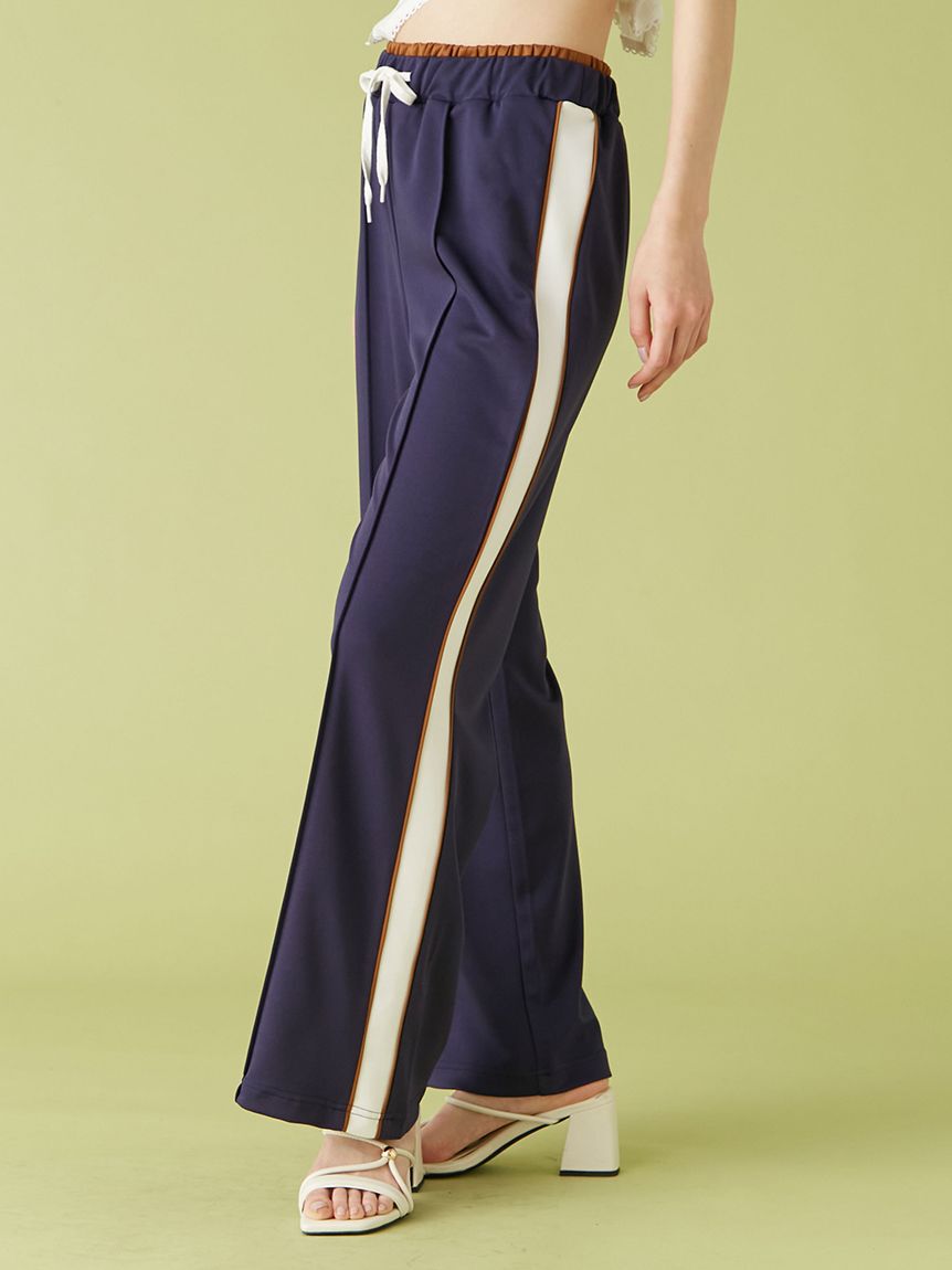 LILY BROWN「【LILY BROWN&times;MARY QUANT】デイジー刺繍セミフレアトラックパンツ」|チノ|