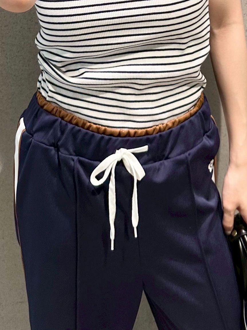 LILY BROWN「【LILY BROWN&times;MARY QUANT】デイジー刺繍セミフレアトラックパンツ」|チノ|