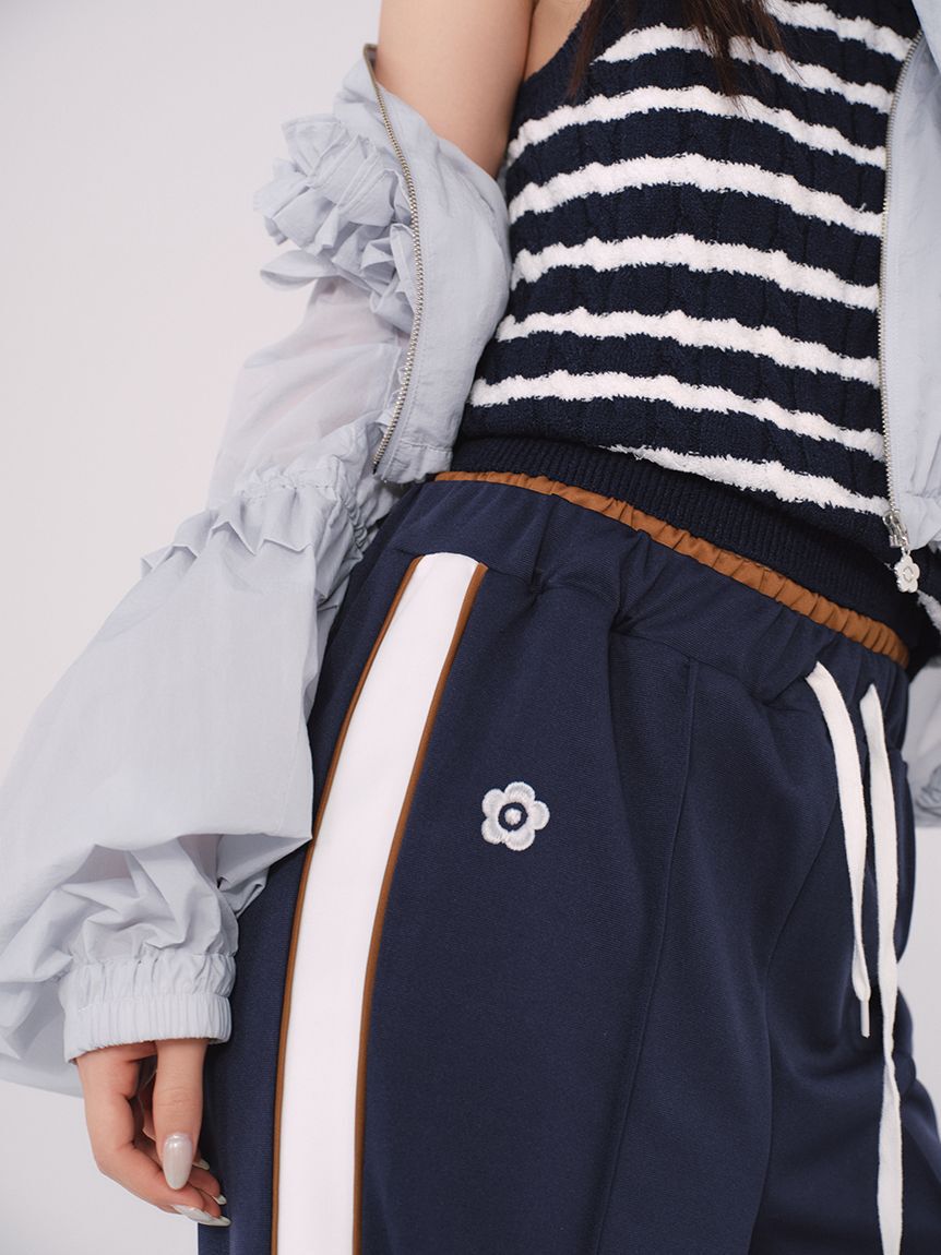 LILY BROWN「【LILY BROWN&times;MARY QUANT】デイジー刺繍セミフレアトラックパンツ」|チノ|