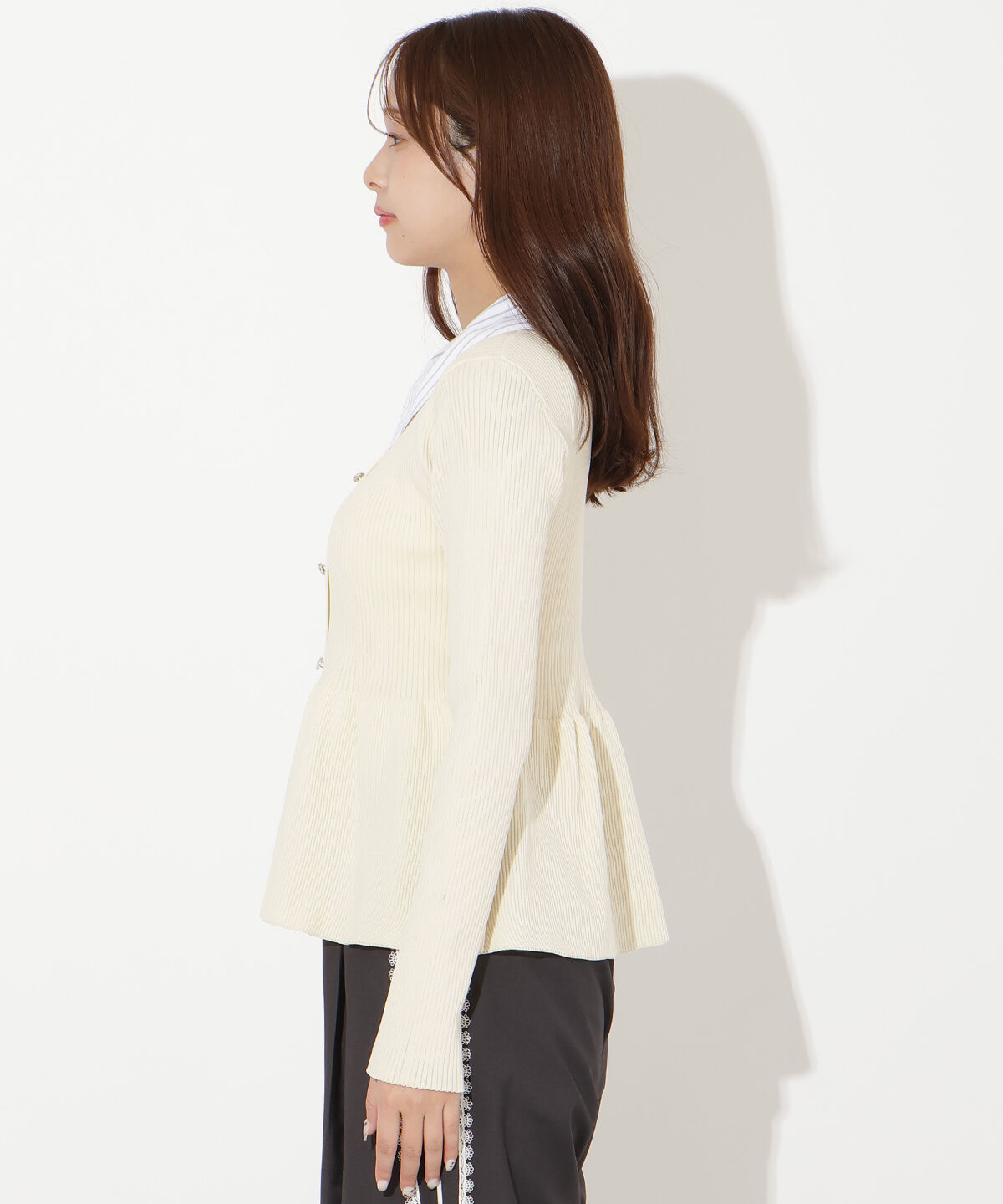 アンドクチュール「シャツ襟付きペプラムニットプルオーバー」|ニット・セーター|