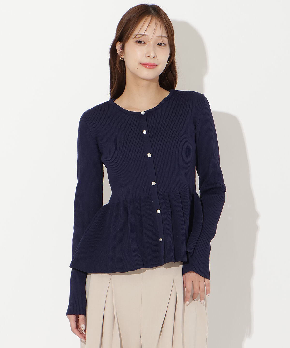 アンドクチュール「シャツ襟付きペプラムニットプルオーバー」|ニット・セーター|