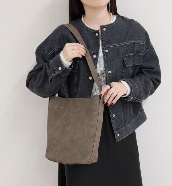 fredy emue「【BEAURE/ビュレ】ヌバックワンショルバッグ」|ショルダー・メッセンジャー|グレイッシュベージュ