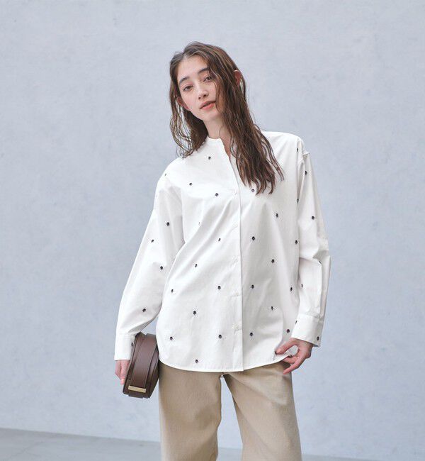 UNITED ARROWS「エンブロイダリーフラワー バンドカラー シャツ」|シャツ・ブラウス|OFF WHITE