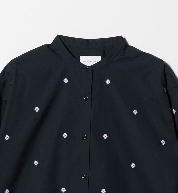 UNITED ARROWS「エンブロイダリーフラワー バンドカラー シャツ」|シャツ・ブラウス|