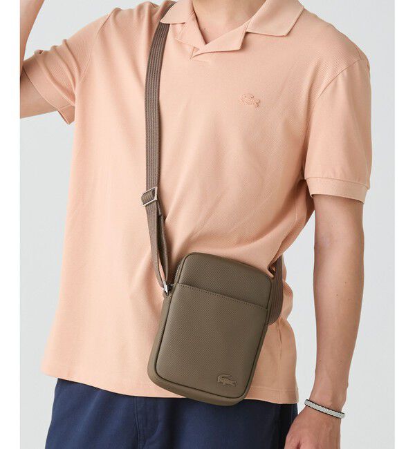 LACOSTE「メンズクラシック バーティカルカメラバッグ」|ショルダー・メッセンジャー|