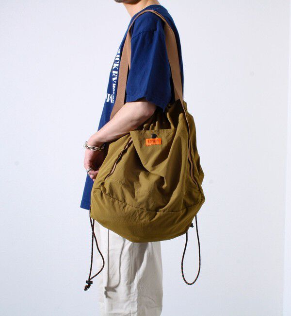 GLOSTER「【UNIVERSAL OVERALL/ユニバーサルオーバーオール】シンゲンブドウバッグ L」|ショルダー・メッセンジャー|ベージュ