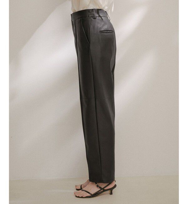 SALON adam et rope'「フェイクレザーテーパードパンツ」|チノ|
