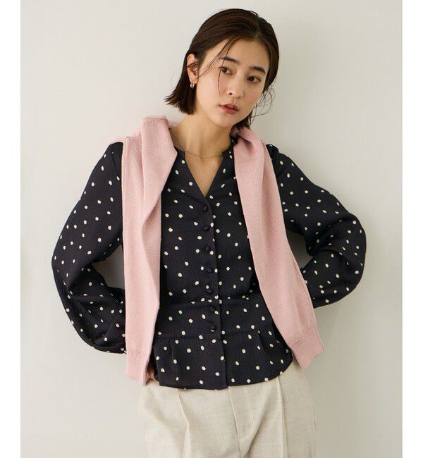 ROPE「ドットプリントウエストタックペプラムブラウス/イージーケア」|シャツ・ブラウス|ネイビー(40)