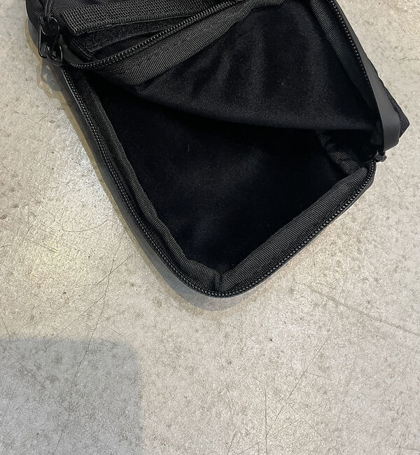 ABAHOUSE「【NoiR / ノアール】撥水加工 ロープショルダー スマホ マルチポーチ Tr」|ショルダー・メッセンジャー|