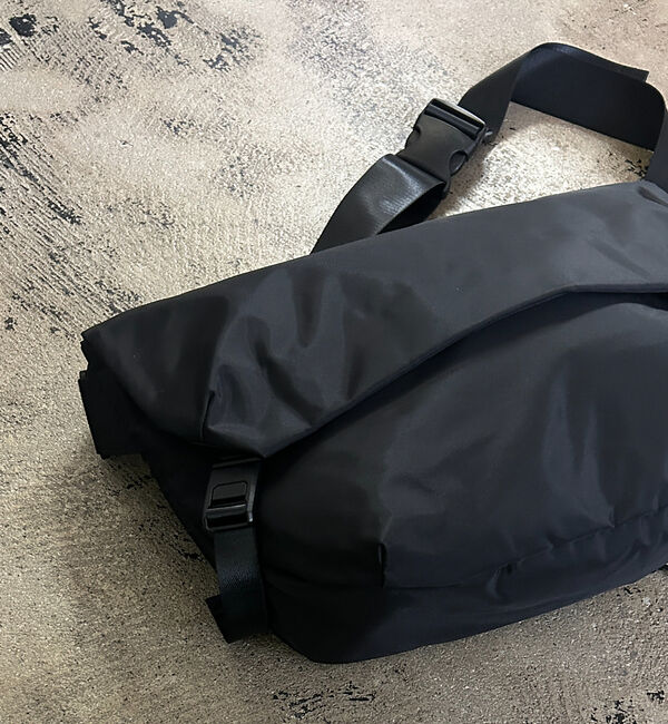 ABAHOUSE「【NoiR/ノアール】ComCompass messenger N25002/メ」|ショルダー・メッセンジャー|