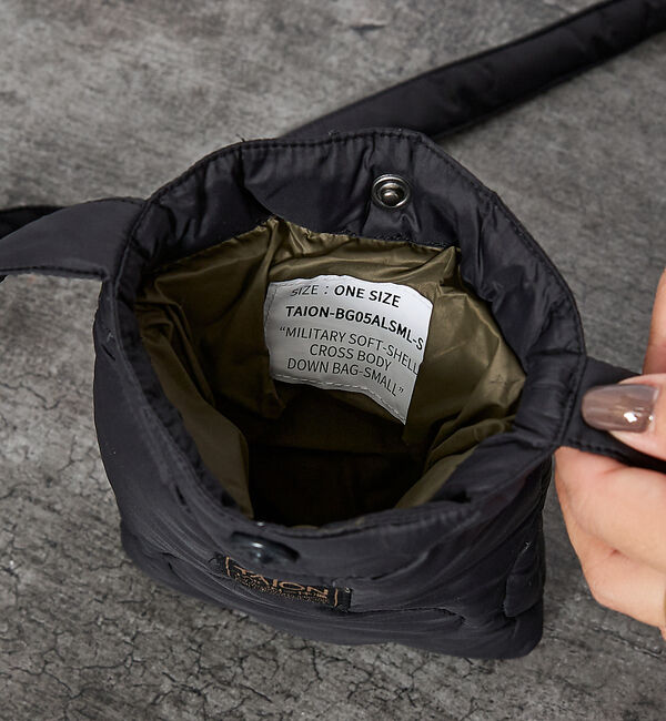 ABAHOUSE「【TAION/タイオン】ミリタリー クロスボディ ダウンバッグS/ショルダーバッ」|ショルダー・メッセンジャー|