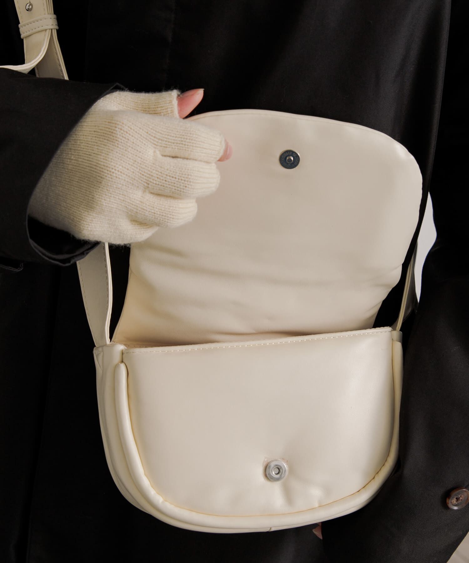 SENSE OF PLACE by URBAN RESEARCH「フェイクレザーパデットフラップショルダー」|ショルダー・メッセンジャー|