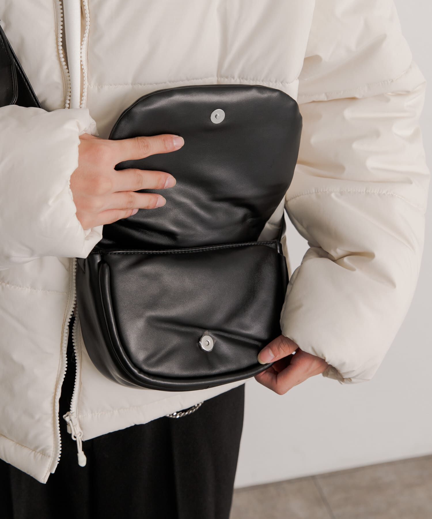 SENSE OF PLACE by URBAN RESEARCH「フェイクレザーパデットフラップショルダー」|ショルダー・メッセンジャー|