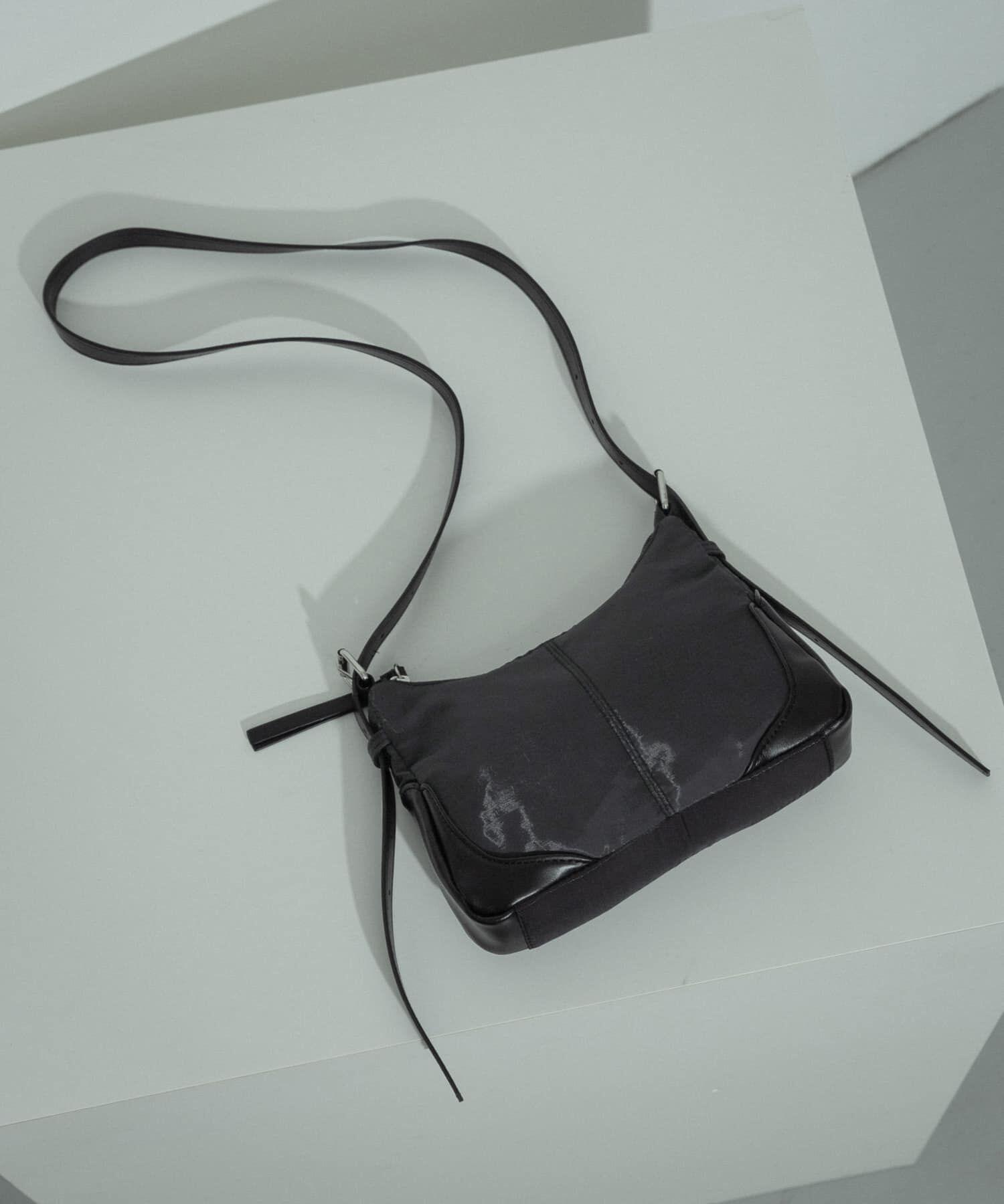 SENSE OF PLACE by URBAN RESEARCH「ダブルアジャストナイロンショルダー」|ショルダー・メッセンジャー|チャコールグレー