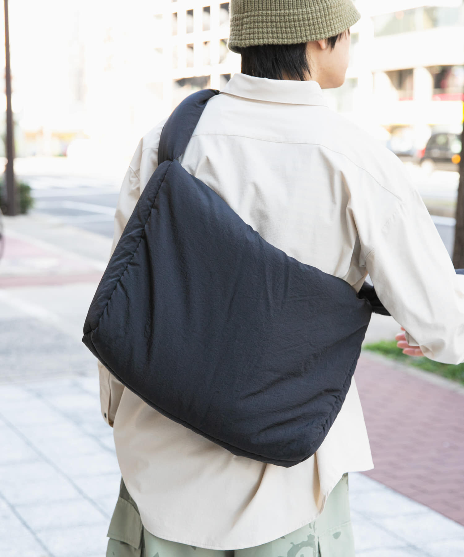 SENSE OF PLACE by URBAN RESEARCH「ナイロンパデットビックショルダー」|ショルダー・メッセンジャー|ブラック