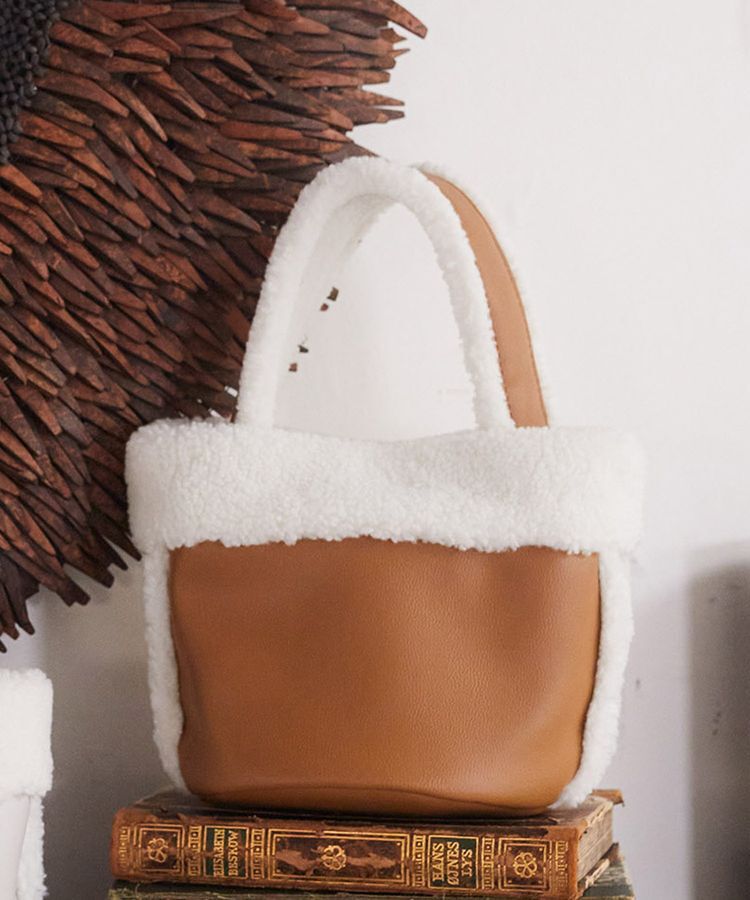 earth music&ecology「ムートン風ボアバッグ」|ショルダー・メッセンジャー|Brown