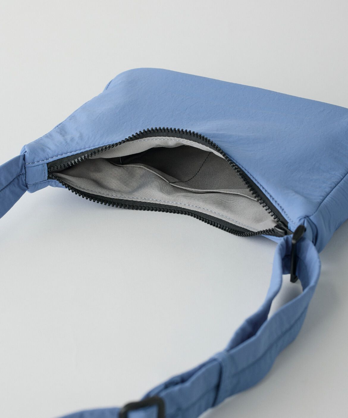 DAY by DAY it&rsquo;s international「ナイロンショルダーバッグ」|ショルダー・メッセンジャー|