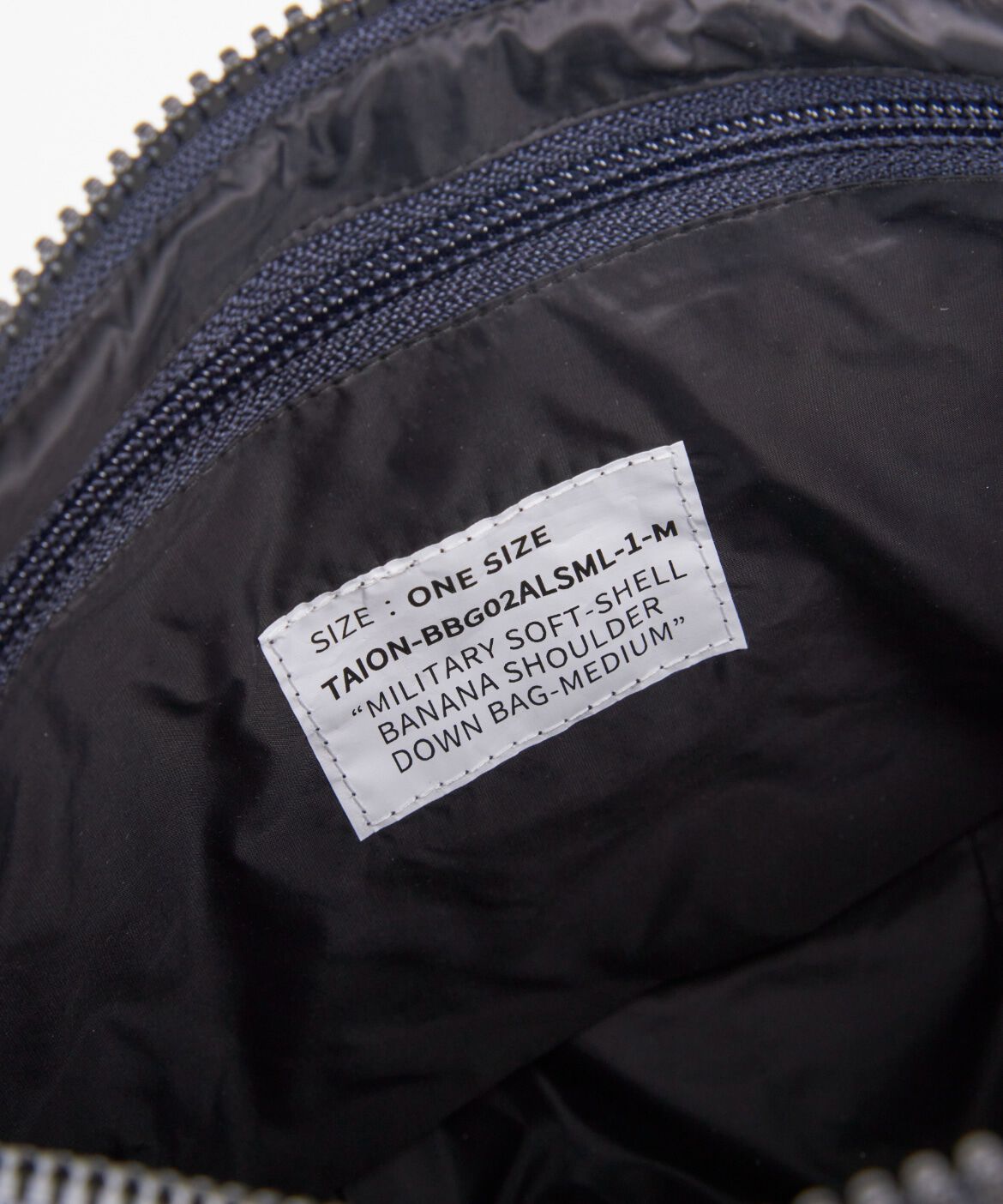 DAY by DAY it&rsquo;s international「ﾐﾘﾀﾘｰ ﾊﾞﾅﾅｼｮﾙﾀﾞｰ ﾀﾞｳﾝﾊﾞｯｸﾞM-ｿﾌﾄｼｪﾙ 《TA」|ショルダー・メッセンジャー|