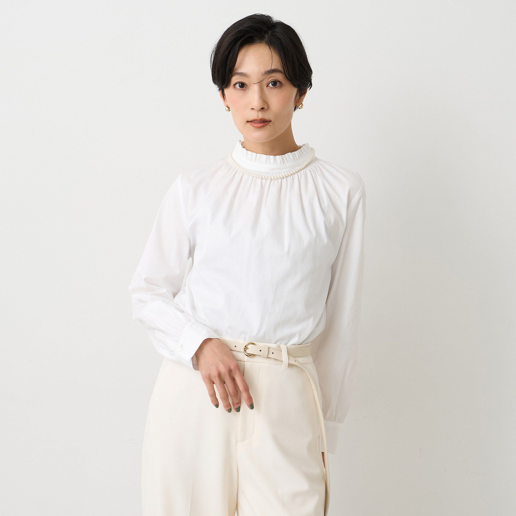 UNTITLED「【コットン100/洗える】シャーリングフリルネックブラウス」|シャツ・ブラウス|