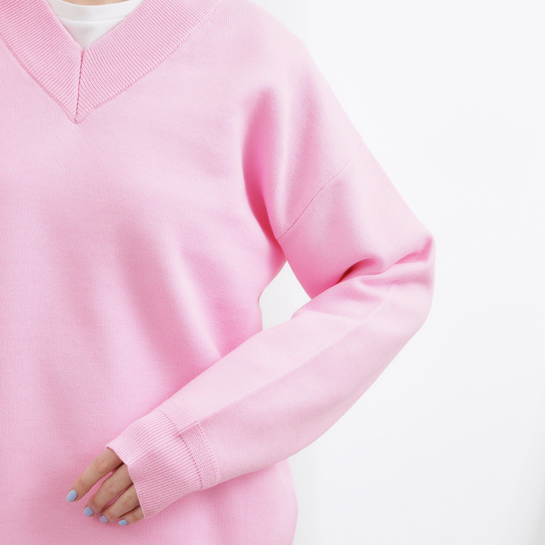 grove「ラフさときれいめを両立する、大人のスウェットライクVネックニット」|ニット・セーター|