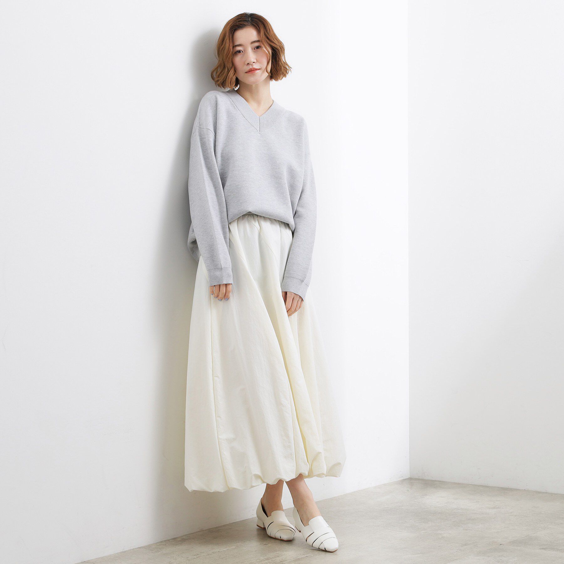 grove「ラフさときれいめを両立する、大人のスウェットライクVネックニット」|ニット・セーター|