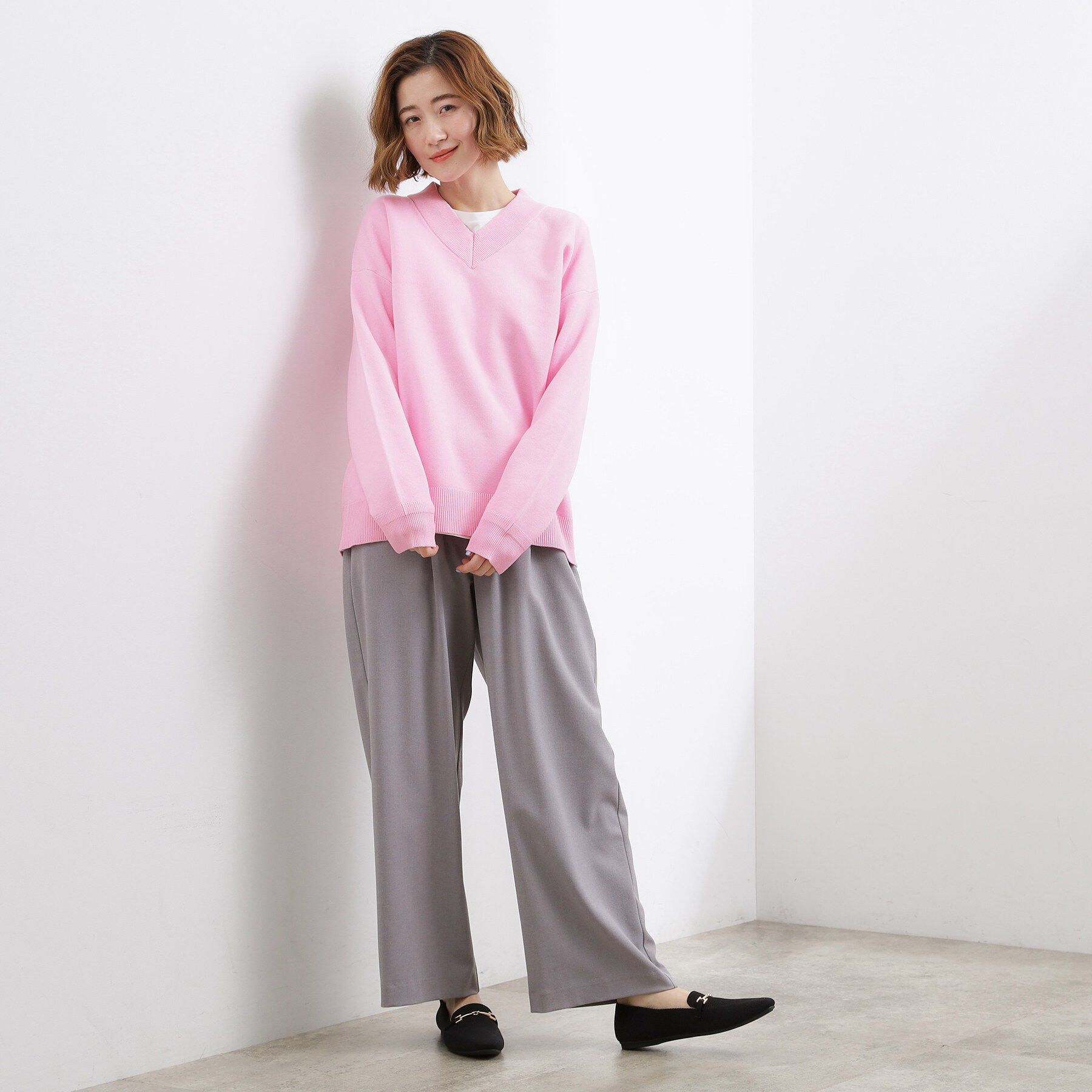 grove「ラフさときれいめを両立する、大人のスウェットライクVネックニット」|ニット・セーター|